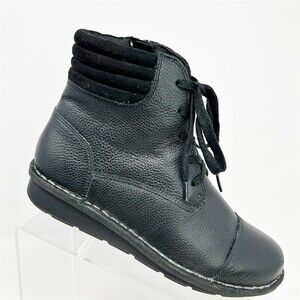Clarks Black Leather Flat Ankle Booties Lace Up Side Zip Padded Collar Size 7.5